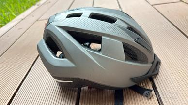 Casco bimbo mai usato con luce