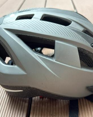 Casco bimbo mai usato con luce