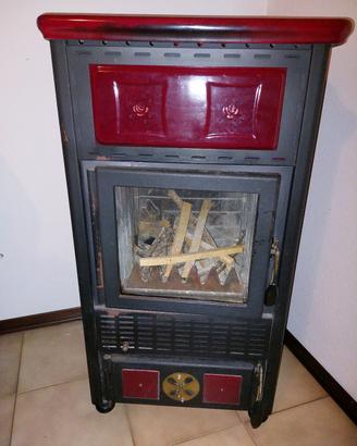 Stufa a legna in ceramica