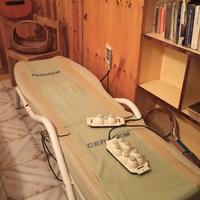 lettino termico con rullo di giada Ceragem