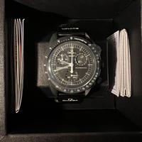 MOONSWATCH OMEGA Snoopy Mission to the Moonphase