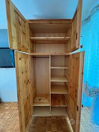 Armadio in legno massiccio