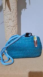 Borsa a spalla in paglia intrecciata azzurra
