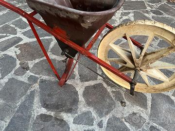 Cariola per concimare o seminare