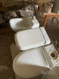 Sanitari bagno - 3 lavandini, 2 WC e 1  bidet