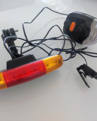 Luce posteriore per bici con frecce direzionali