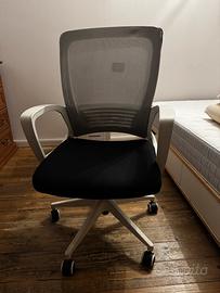 Sedia ergonomica da ufficio con schienale in rete