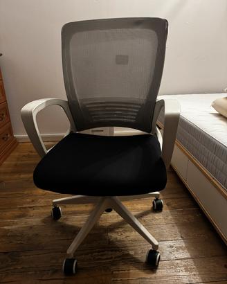 Sedia ergonomica da ufficio con schienale in rete