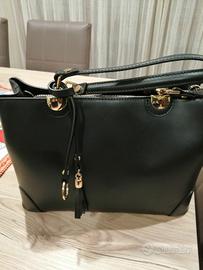 Borsa nera in vera pelle. 