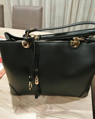 Borsa nera in vera pelle. 