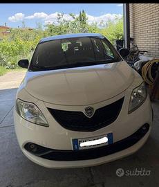 Lancia y