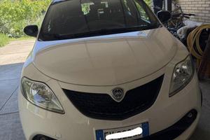 Lancia y