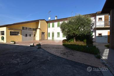 CASA DI CORTE A CASTIGLIONE DELLE STIVIERE