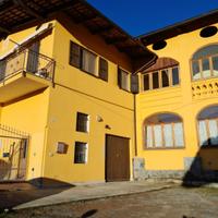 Lessolo (TO): casa con giardino e cortile+bilocale