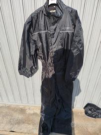 Tuta guanti e copri scarpe anti pioggia 