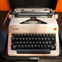 Macchina Da Scrivere Olympia Vintage con Custodia