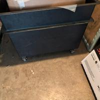 Cesta in plastica con ruote