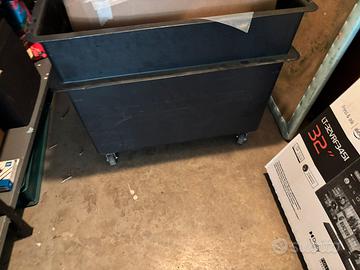 Cesta in plastica con ruote