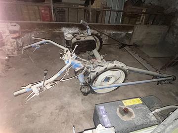 Motofalciatrice con barra falciante