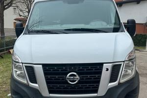 Nissan nv 400