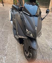 moto TMAX