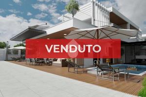 VILLA A SCHIERA D'ANGOLO A GIUGLIANO IN CAMPANIA