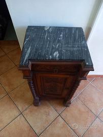antico comodino d'epoca 