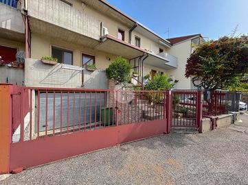 VILLA A SCHIERA A CASTEL D'AZZANO