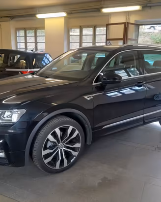 Volkswagen Tiguan 2.0 TDI SCR 4MOTION Sport R-Line