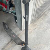 monopattino elettrico SEGWAY-NINEBOT  E25E