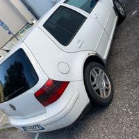 VW Golf 1,9 tdi anno 2001 per Ricambi