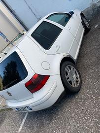 VW Golf 1,9 tdi anno 2001 per Ricambi