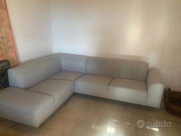 Divano di design Bolia in condizioni eccellenti.