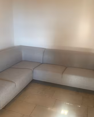 Divano di design Bolia in condizioni eccellenti.
