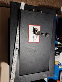 cassaforte a muro 35x20x20  2 chiavi  spessore 1 