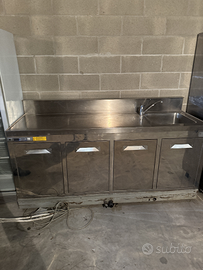 Banco per cucine  refrigerato con lavabo e motore.