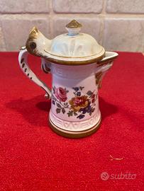 Teiera in porcellana miniatura