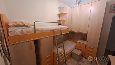 Cameretta per bambini completa di mobili e scrivan