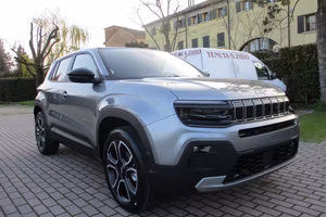 Jeep Avenger 1.2 Turbo MHEV DCT Summit Led/Camera
