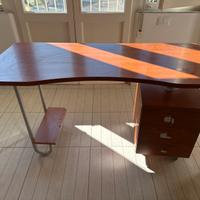 Scrivania con cassettiera