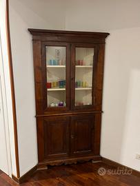 Angoliera in legno