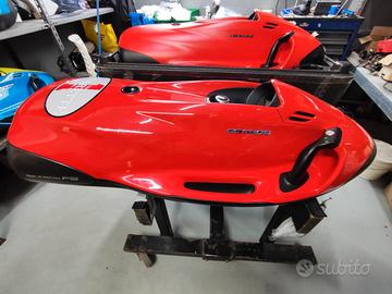 Seabob F5 rosso con 8 ore di navigazione