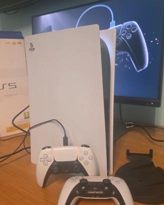 PS5 Standard (Lettore Disco) + 2 Controller