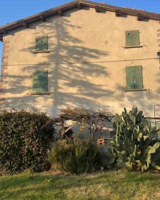 Rustico / Casale di 350 m² con più di 5 locali a B