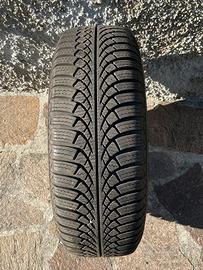 Pneumatici 195/60r15 con cerchi