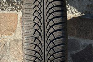 Pneumatici 195/60r15 con cerchi