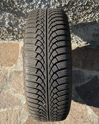 Pneumatici 195/60r15 con cerchi