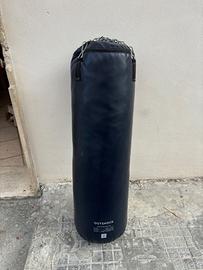 Sacco da boxe con struttura