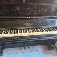 pianoforte a muro