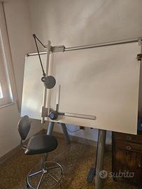 Tavolo da disegno con tecnigrafo